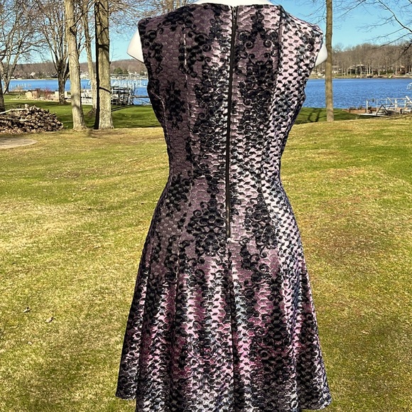 Gabby Skye striking fit & flare velvet dress 10 - Picture 6 of 14